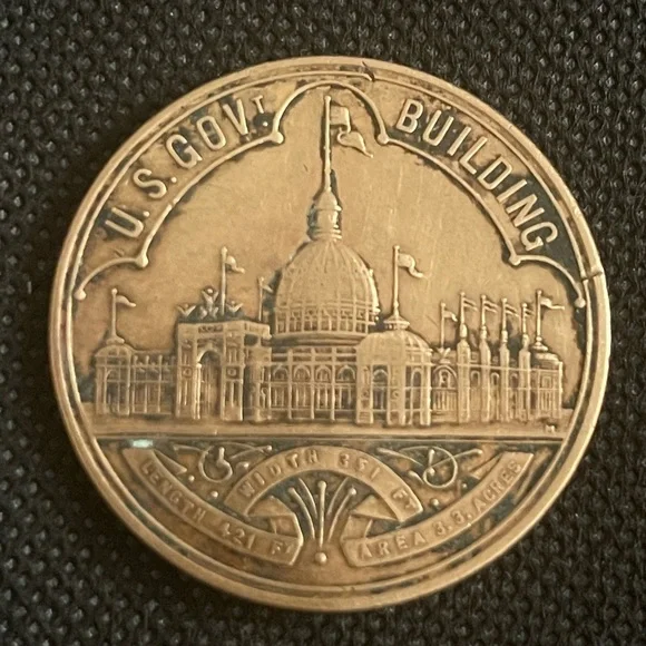 1893 Chicago COLUMBIAN EXPOSITION Worlds Fair GOV'T BUILDING Coin - Picture 1 of 2
